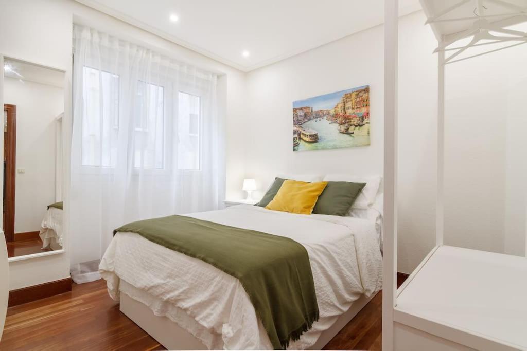 Cultura Y Gastronomia En El Casco Viejo Apartment Bilbao Luaran gambar