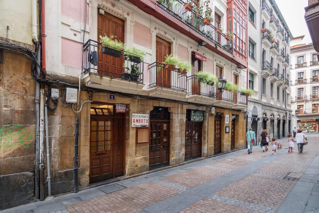 Cultura Y Gastronomia En El Casco Viejo Apartment Bilbao Luaran gambar